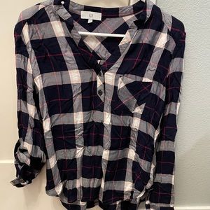 Lightweight plaid top